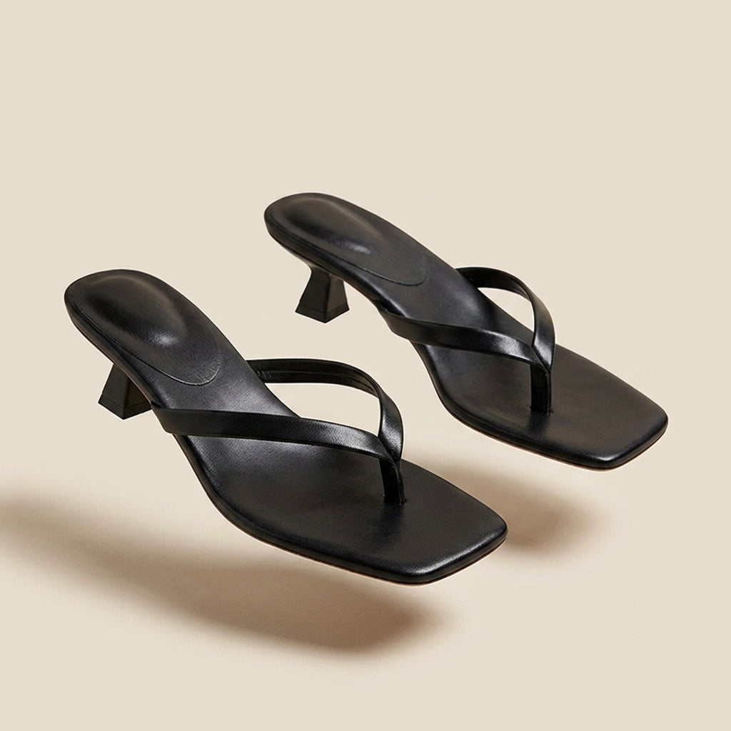 Sandalias de dedo con tacón bajo en negro
