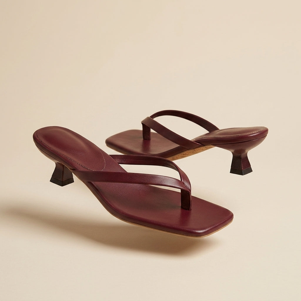 Sandalias de dedo con tacón bajo vistas de perfil