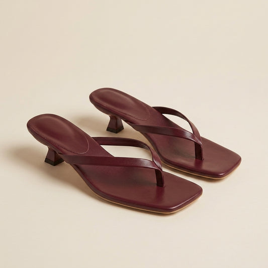Sandalias de dedo con tacón bajo en piel