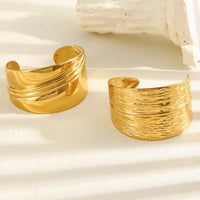 Brazalete Hoja Martillada Tono Oro - Elsa