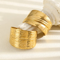 Brazalete Hoja Martillada Tono Oro - Elsa